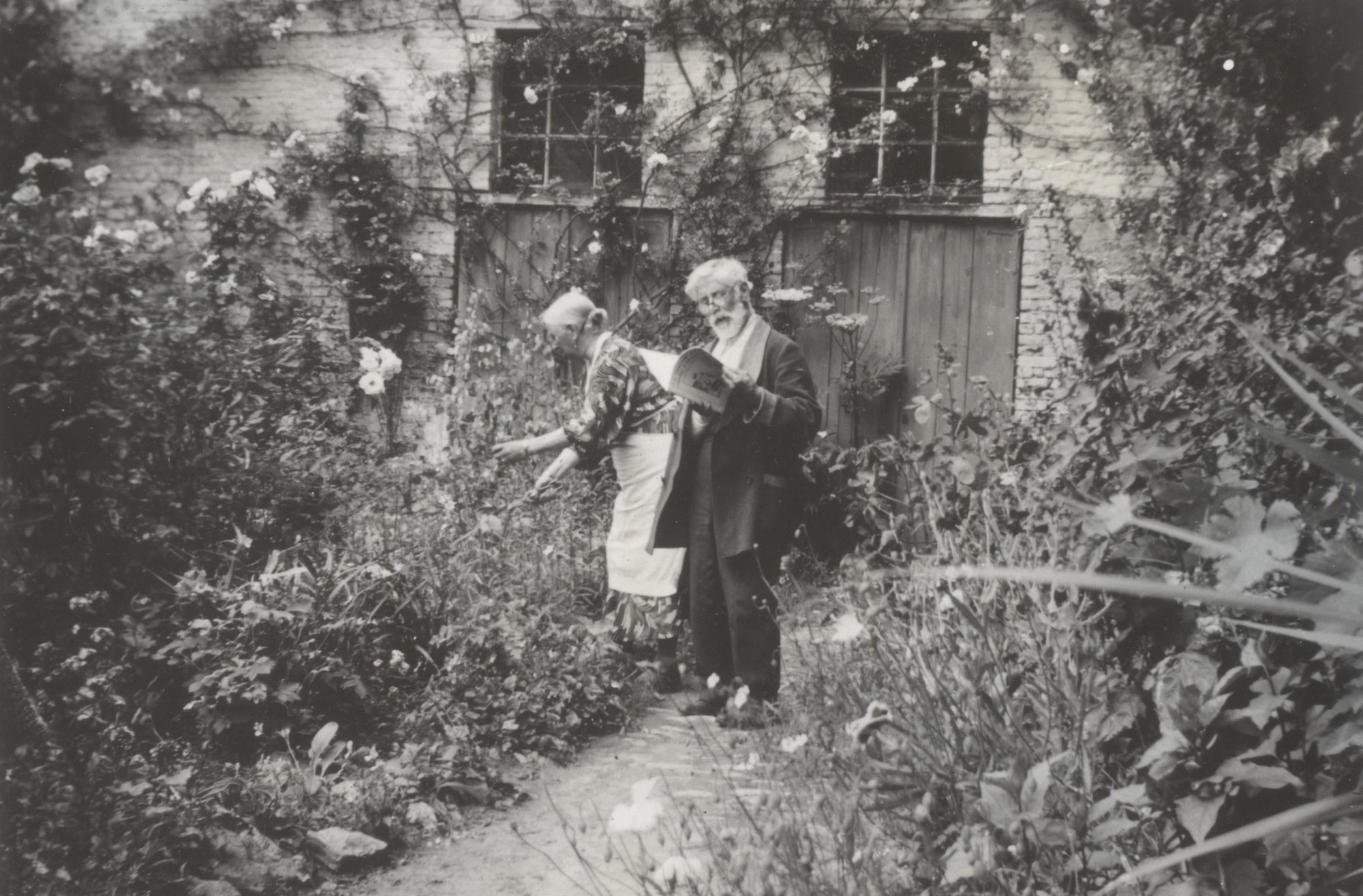 Exhibitions and Rouge-Cloître: woodland, forest paths, postcard and memories of the Rouge-Cloître.
