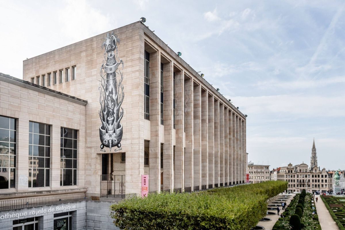 Albertine: façade, Mont des Arts and monumentality.
